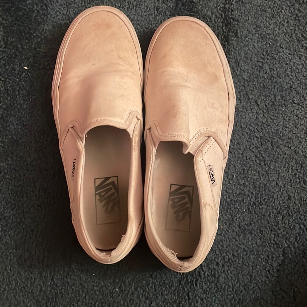size 8 vans shoes women’s. perfect for any occasion. very comfortable